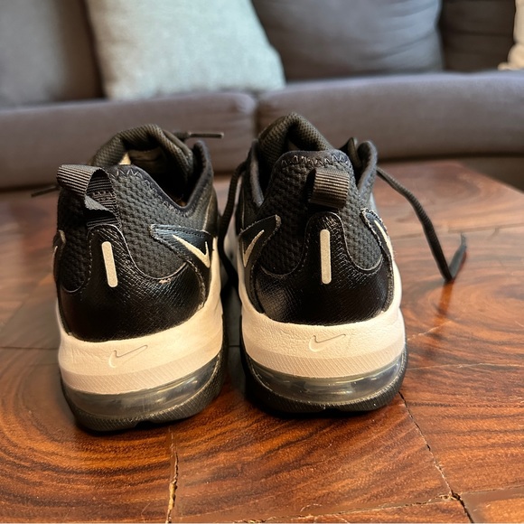 Nike shoes - Picture 2 of 6